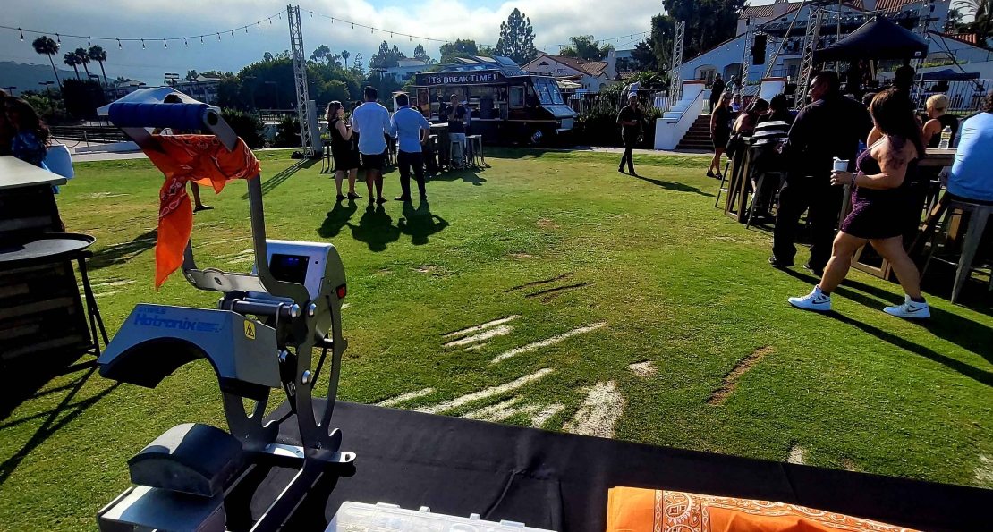 Live Screen Printing In The Windy City - Chicago Illinois 